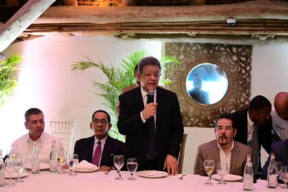 Leonel Fernández alerta crisis de confianza en República Dominicana