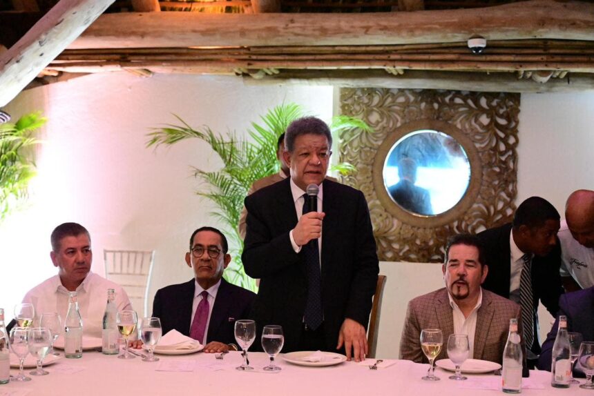 Leonel Fernández alerta crisis de confianza en República Dominicana
