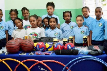 INEFI renueva canchas y entrega equipo deportivo en San Cristóbal