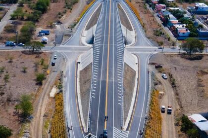 MOPC repara grieta en Circunvalación de Baní tras tormenta