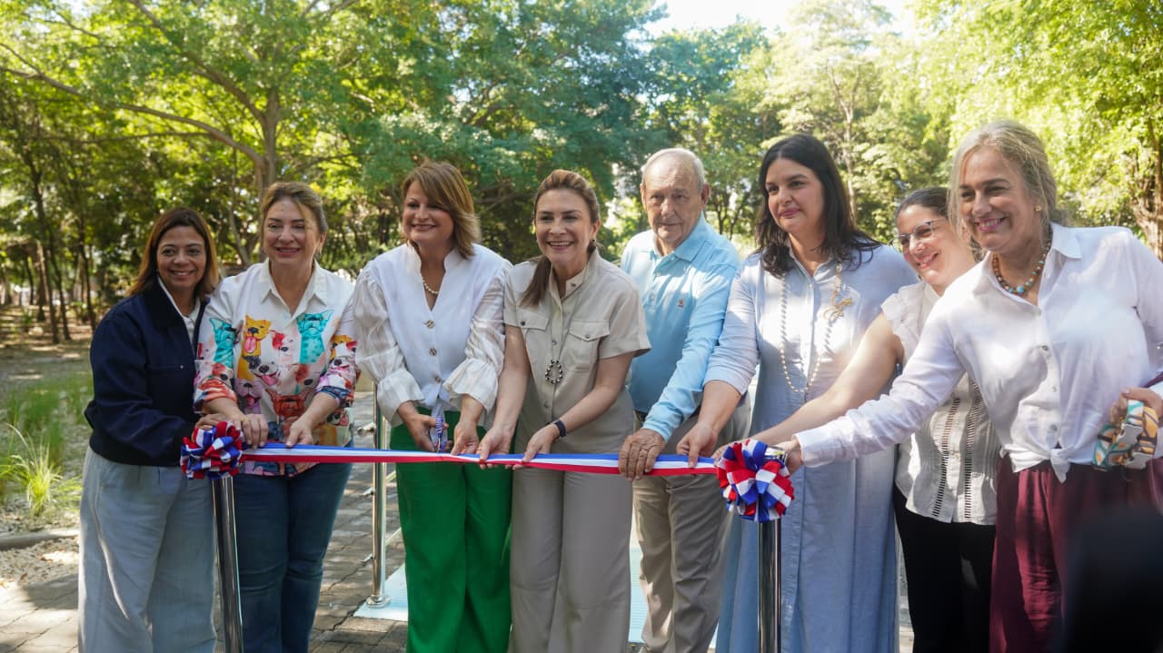 Inauguran el Puente Arcoíris en Santo Domingo para mascotas fallecidas