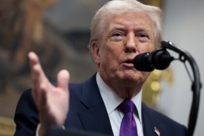 Aprobación de Trump cae a mínimo en tres meses antes de intermedias