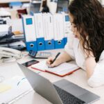 Ecuador debate acuerdo para ampliar jornada laboral hasta 12 horas