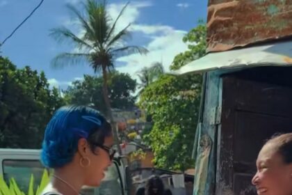 Tokischa y Jompéame entregan ayuda tras huracán en Gualey