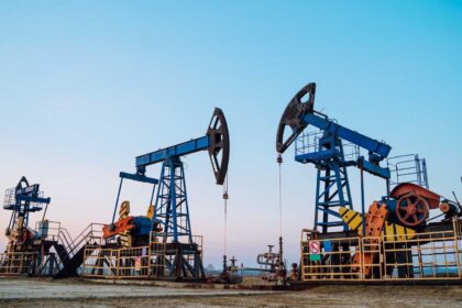 Precio del petróleo WTI sube a 86.41 USD por tensión en Oriente Medio