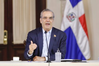 Abinader destituye a 17 vicecónsules dominicanos en el exterior