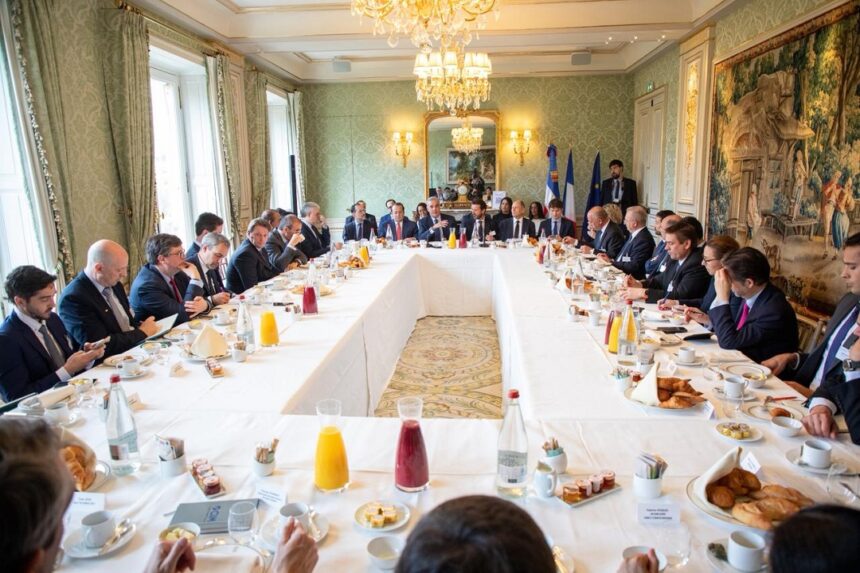 Abinader promueve inversión francesa en República Dominicana en París