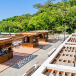 Abinader inaugura plaza para vendedores en playa de Sosúa