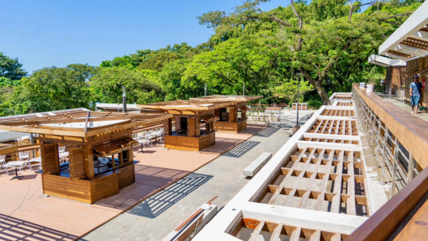 Abinader inaugura plaza para vendedores en playa de Sosúa