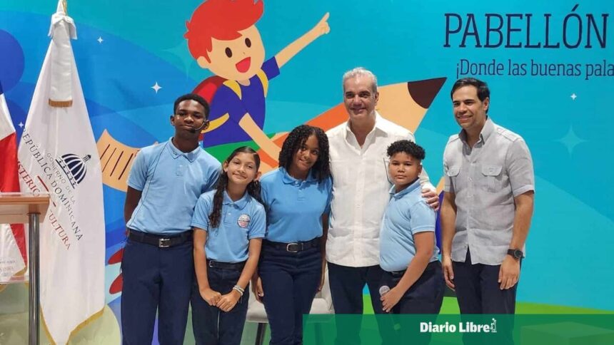 Abinader instaura Feria del Libro Cibao como evento anual en Santiago