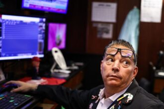 Tensiones en Oriente Medio hunden bolsas europeas y disparan petróleo