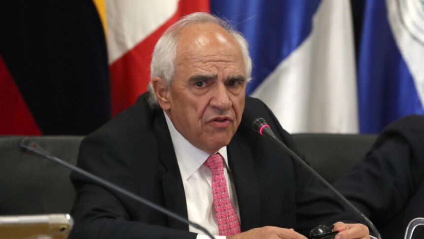 Samper urge a emisores a financiar transición ecológica con bonos verdes