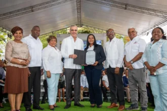 Gobierno de Abinader entrega 163 mil títulos de propiedad en RD