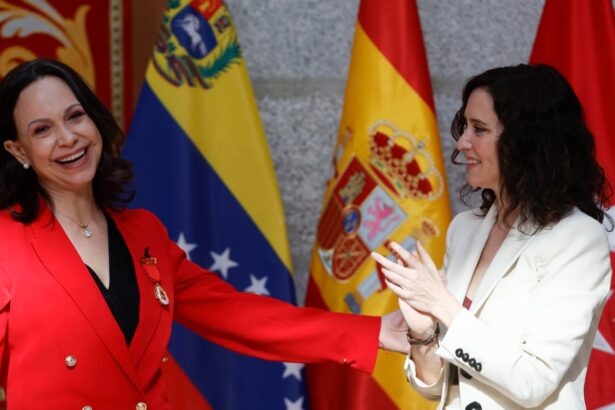 María Corina Machado recibe Medalla de Oro en Madrid ante miles