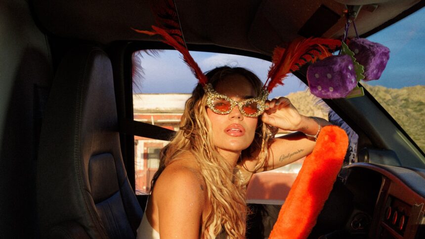 Karol G anuncia gira mundial “Tropitour” en 39 estadios