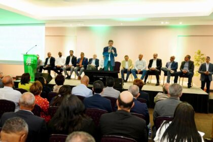 Leonel Fernández refuerza Fuerza del Pueblo rumbo a 2028