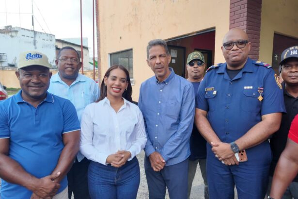Betty Gerónimo inicia reconstrucción de estación de bomberos SDN