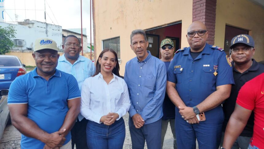 Betty Gerónimo inicia reconstrucción de estación de bomberos SDN