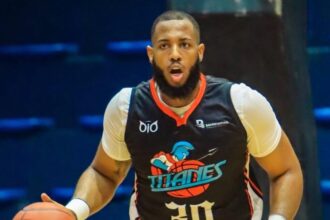 Araújo y Reyes guían victoria de Titanes sobre Reales 87-83