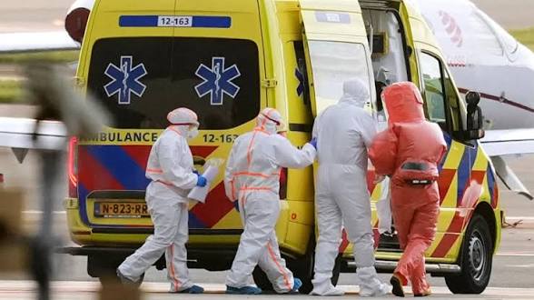 Tercer evacuado por brote de hantavirus llega a Países Bajos