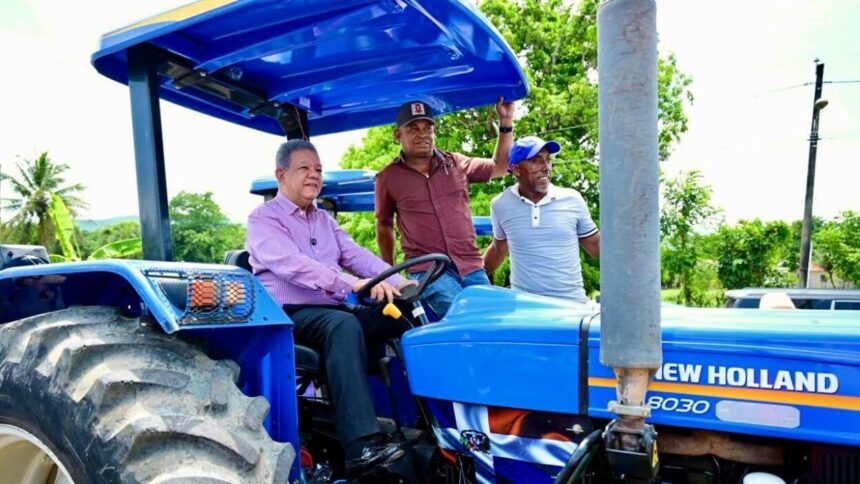 Leonel Fernández denuncia abandono agrícola en Sánchez Ramírez