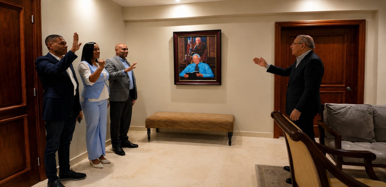 Danilo Medina juramenta exdirigentes de Fuerza del Pueblo al PLD
