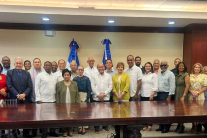 Definen metodología para reforma educativa en República Dominicana