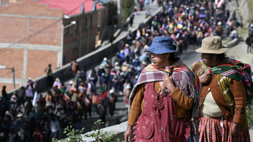 Bolivia: cuarta semana de protestas y marchas contra Rodrigo Paz