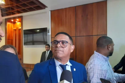Diputado exige que Antonio Taveras ceda curul tras dejar PRM