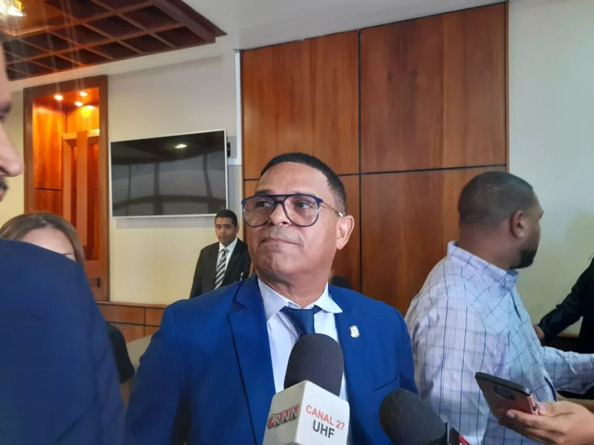Diputado exige que Antonio Taveras ceda curul tras dejar PRM