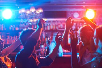 Nueva York elimina licencia obligatoria para baile en bares y restaurantes