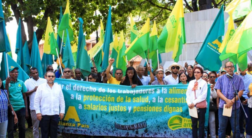 Frente Amplio y Alianza País exigen reforma laboral y de pensiones