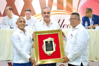 Abinader refuerza apoyo a productores de harina y pan en RD