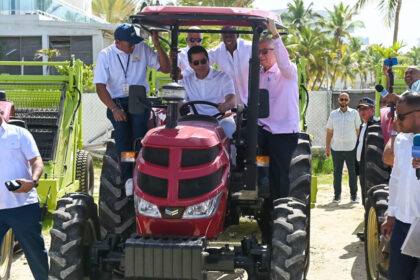 Turismo entrega 42 equipos de recolección de desechos a municipios