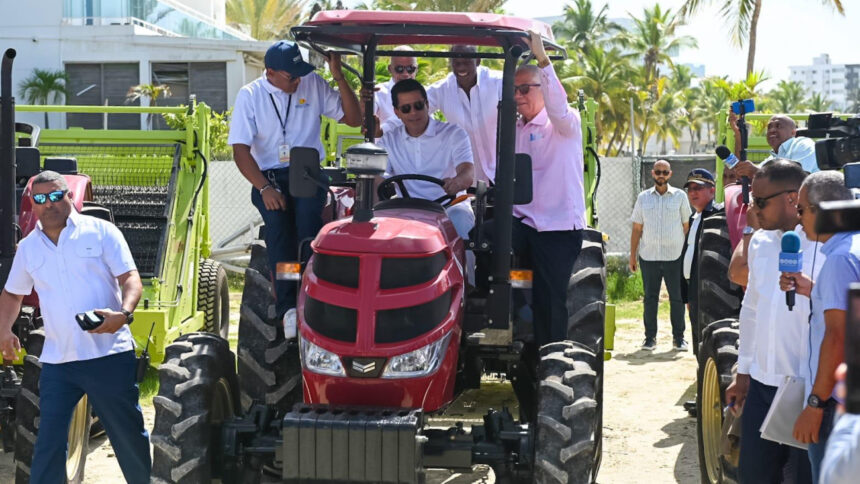 Turismo entrega 42 equipos de recolección de desechos a municipios