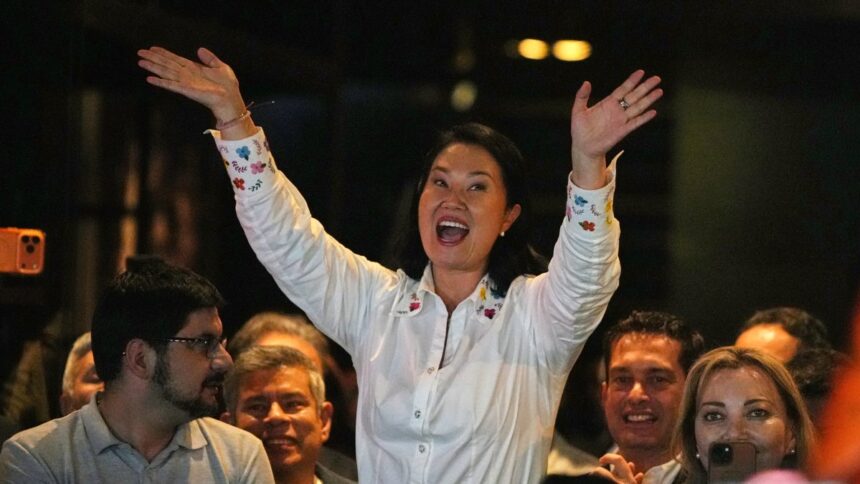 Keiko Fujimori lidera ajustada segunda vuelta en Perú con 98% de actas