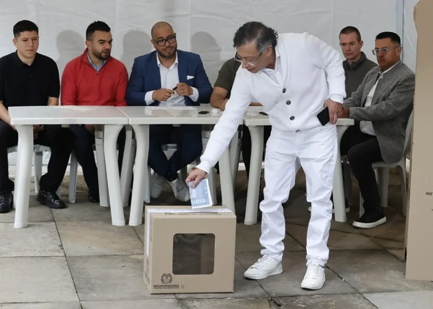 Petro denuncia posible fraude en elecciones presidenciales de Colombia