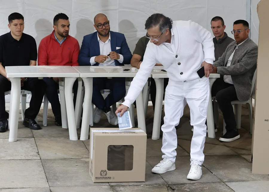 Petro denuncia posible fraude en elecciones presidenciales de Colombia
