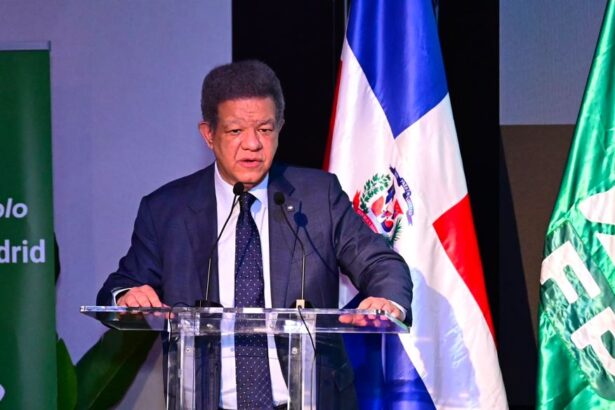 Leonel Fernández rechaza reforma fiscal del gobierno dominicano