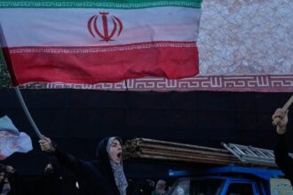 Irán y EE.UU. firman acuerdo nuclear y por Ormuz en Suiza