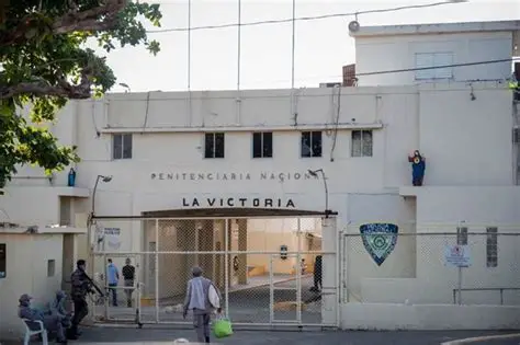 Inicia demolición de cárcel La Victoria para ciudad educativa