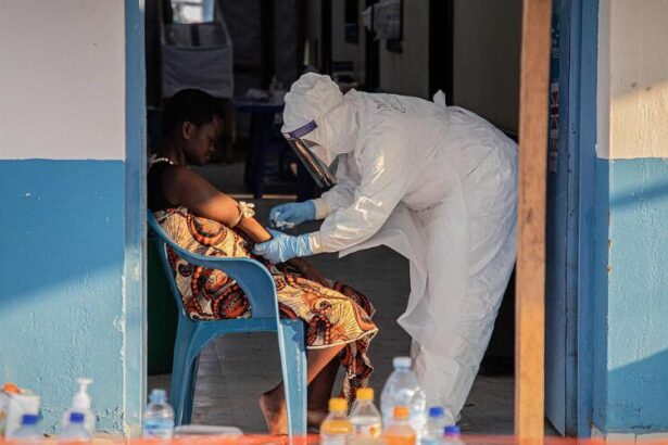 OMS alerta: falta de fondos y conflicto agravan brote de ébola en RDC